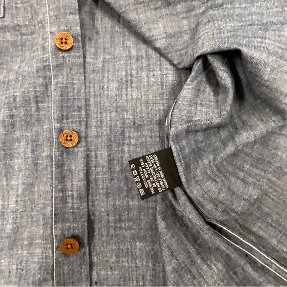 NWT Men's UNDER TWO FLAGS Medium Wooden Button Long Sleeve Denim Shirt - Picture 6 of 8